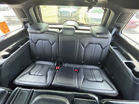 Used 2019 Ford Expedition Limited AWD/4WD image 17