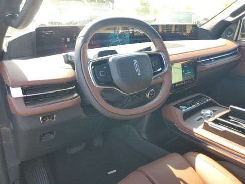 New 2026 Lincoln Navigator Reserve AWD/4WD image 14