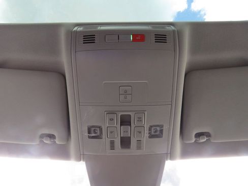 Used 2020 Volkswagen Tiguan SEL AWD/4WD image 28