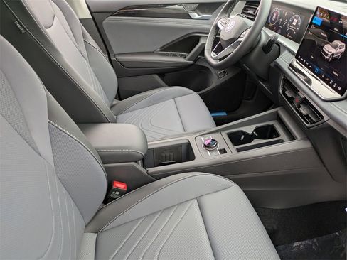 New 2026 Volkswagen Tiguan SE image 34