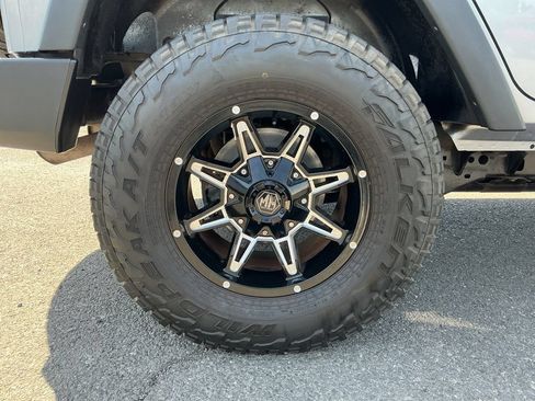 Used 2017 Jeep Wrangler Unlimited Sport w/ Connectivity Group AWD/4WD image 7
