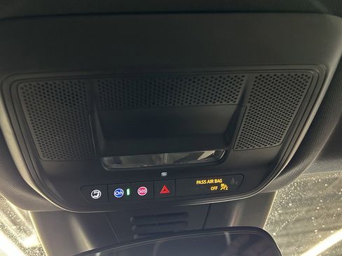 Used 2025 Chevrolet Equinox EV LT w/ Comfort Package image 38