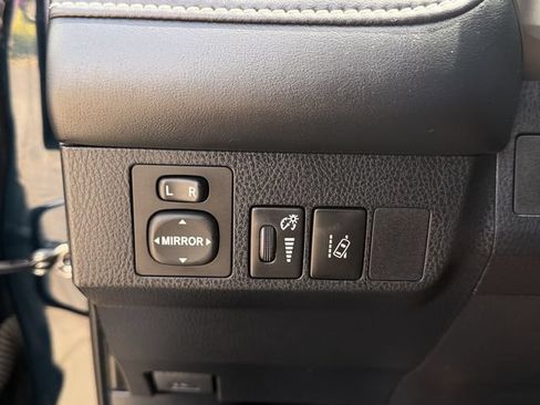 Used 2018 Toyota RAV4 Limited w/ Advanced Technology Package AWD/4WD image 20