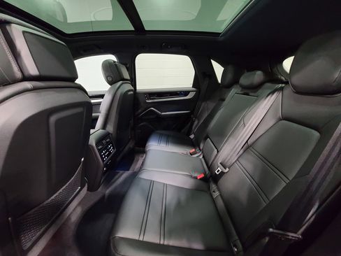 New 2026 Porsche Cayenne image 27