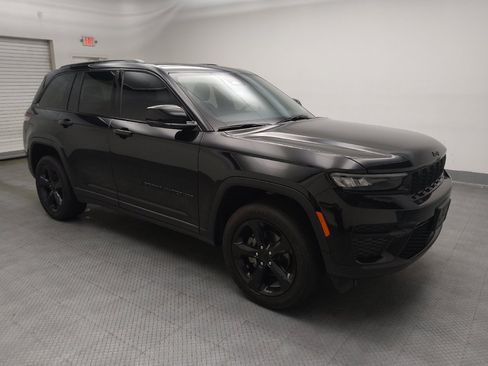 Used 2023 Jeep Grand Cherokee Altitude AWD/4WD image 11