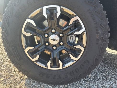 Used 2024 Chevrolet Silverado 1500 ZR2 w/ Technology Package image 7