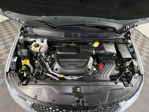 Used 2024 Chrysler Pacifica Touring-L image 27