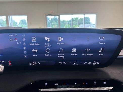 Used 2025 Buick Enclave Sport Touring w/ Power Package image 36