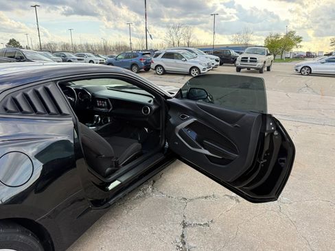 Used 2017 Chevrolet Camaro LT w/ Technology Package image 20