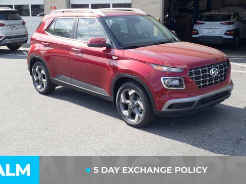 Used 2025 Hyundai Venue SEL FWD image 4