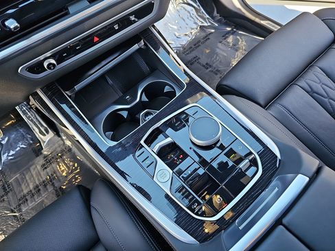 Used 2025 BMW X7 M60i image 27