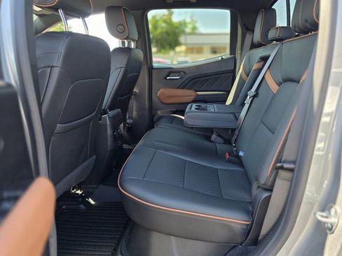 Used 2025 GMC Canyon AT4 w/ AT4 Premium Package AWD/4WD image 16