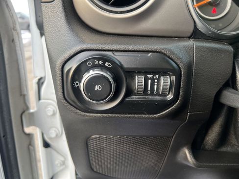 Used 2019 Jeep Wrangler Unlimited Sport image 21