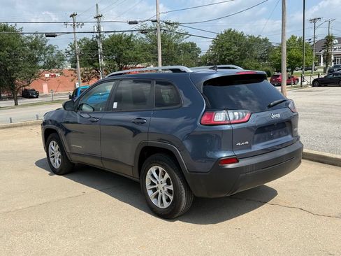 Used 2020 Jeep Cherokee Latitude w/ Cold Weather Group AWD/4WD image 8