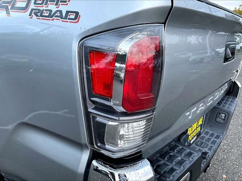 Certified 2023 Toyota Tacoma TRD Off-Road image 28