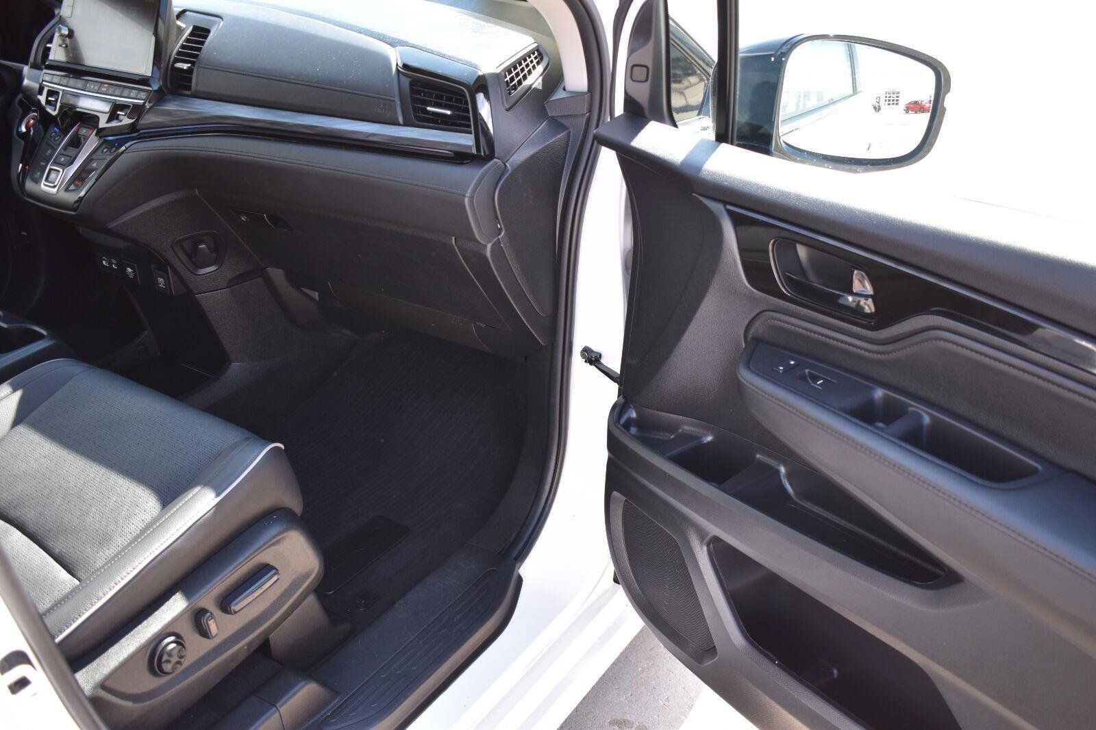 Used 2025 Honda Odyssey Elite image 17