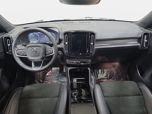 Used 2022 Volvo XC40 T5 R-Design w/ Protection Package AWD/4WD image 10