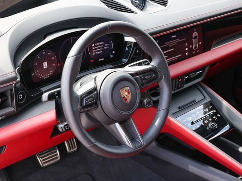 Certified 2025 Porsche Macan 4S Electric AWD/4WD image 47