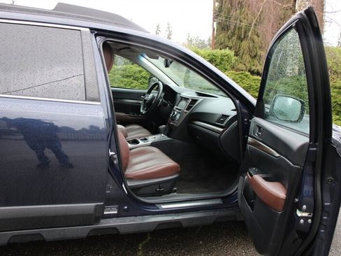 Used 2014 Subaru Outback 2.5i Limited image 16