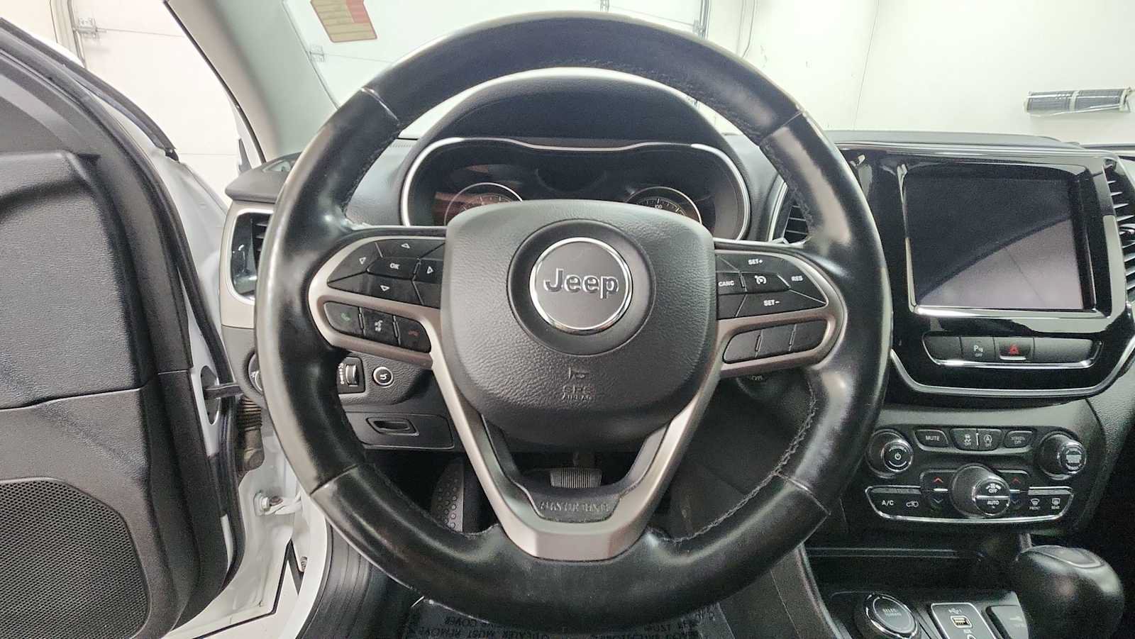 Used 2020 Jeep Cherokee Limited AWD/4WD image 16