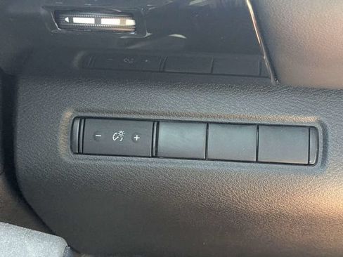 Used 2025 Nissan Pathfinder S FWD image 25