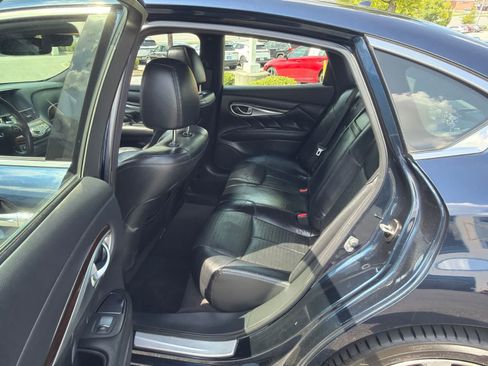 Used 2017 INFINITI Q70 3.7 w/ Sport Package RWD image 16