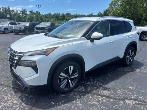 Used 2024 Nissan Rogue SL AWD/4WD image 1