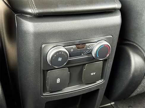 Used 2020 Ford Explorer XLT image 28