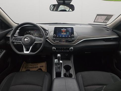 Used 2025 Nissan Altima 2.5 SV FWD image 11