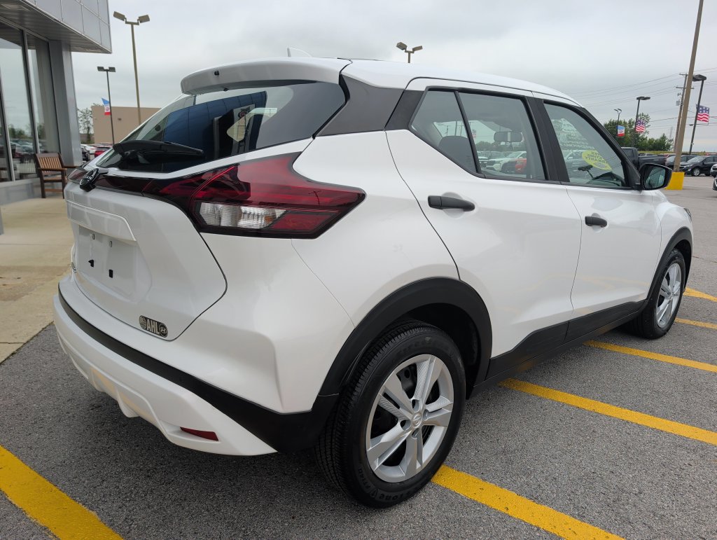 Used 2022 Nissan Kicks S FWD image 7