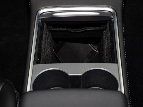 Used 2024 Tesla Model Y Long Range image 23