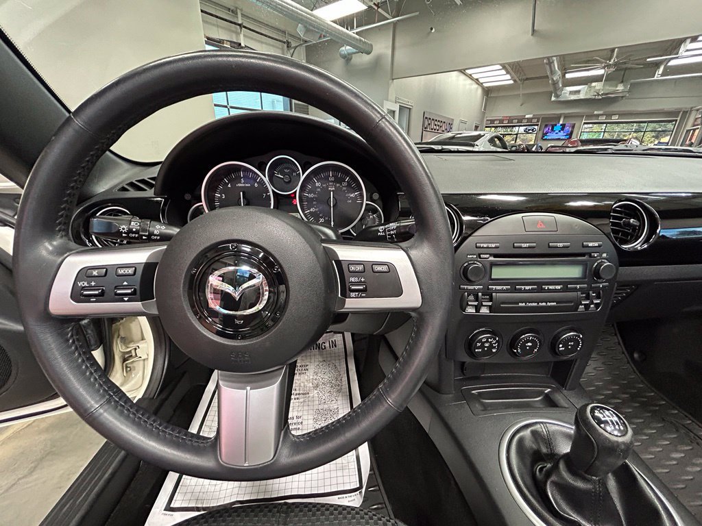 Used 2007 MAZDA MX-5 Miata Touring RWD image 6