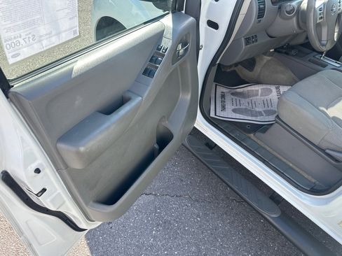 Used 2014 Nissan Frontier SV w/ SV Value Truck Package image 25
