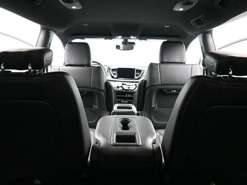 New 2026 Chrysler Pacifica Select FWD image 23