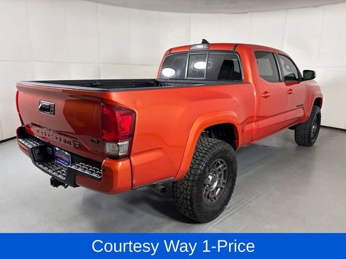 Used 2016 Toyota Tacoma TRD Sport AWD/4WD image 11