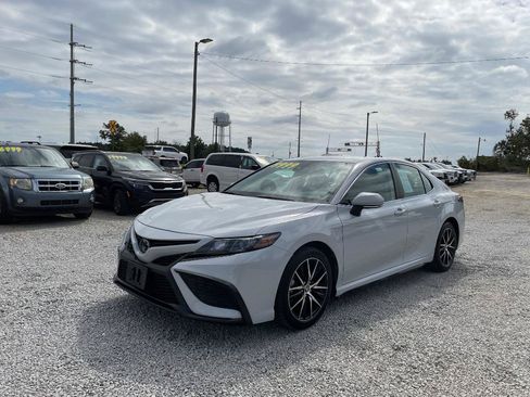 Used 2023 Toyota Camry SE w/ Convenience Package FWD image 1