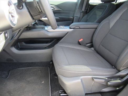 New 2026 Chevrolet Equinox EV LT image 16