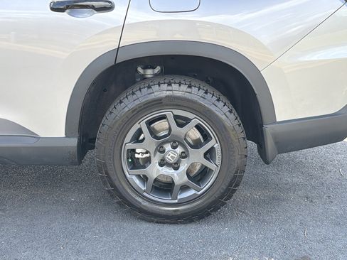 Used 2025 Honda Pilot TrailSport image 35