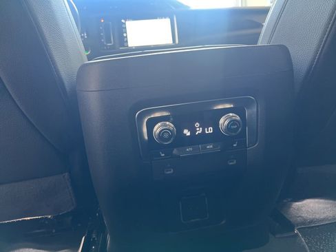 Used 2024 GMC Yukon Denali AWD/4WD image 25