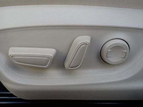 Certified 2019 Toyota Camry XLE image 21