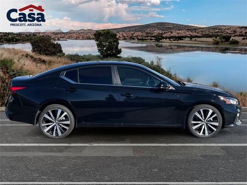 Used 2020 Nissan Altima 2.5 SR w/ Premium Package image 2