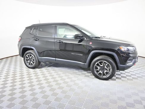 Used 2024 Jeep Compass Trailhawk AWD/4WD image 8