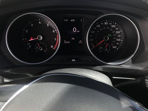 Used 2021 Volkswagen Tiguan SE R-Line image 3