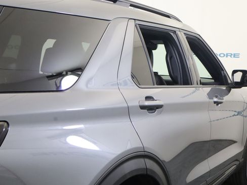 Used 2025 Ford Explorer ST-Line image 6