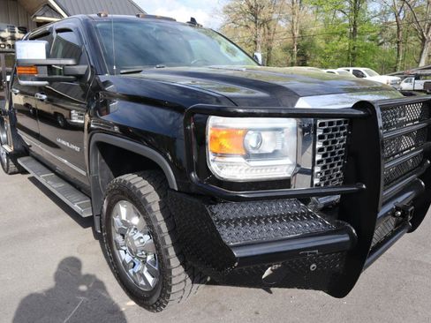 Used 2015 GMC Sierra 2500 Denali w/ Duramax Plus Package image 3