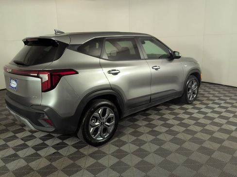 Used 2024 Kia Seltos LX AWD/4WD image 5