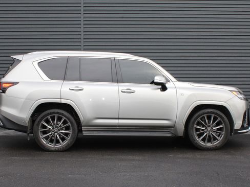 Used 2025 Lexus LX 700h F Sport image 4