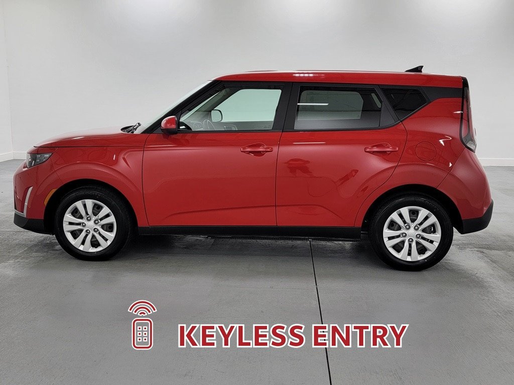 Used 2023 Kia Soul LX FWD image 5