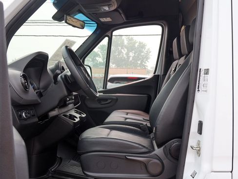 Used 2024 Mercedes-Benz eSprinter 170 Cargo image 23