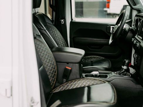 Used 2021 Jeep Gladiator Overland image 14